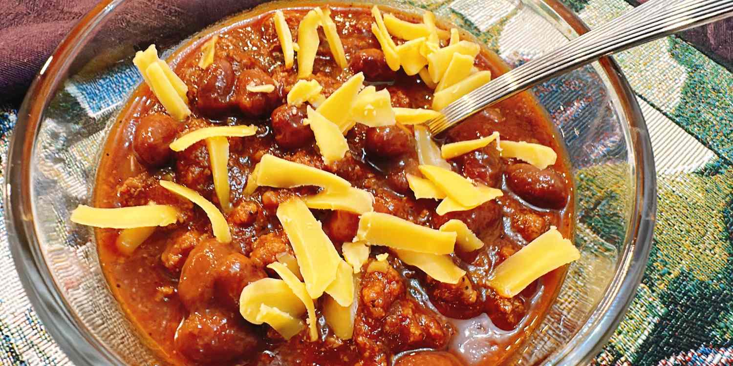 5-Ingredient Beef Chili Recipe 1 11893080 5 ingredient Beef Chili 2x1 c9b3b7226f0547bcaeb4749fc1a5e847